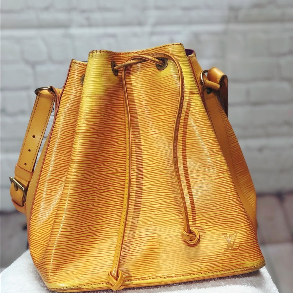 Louis Vuitton | Vintage Epi Noe bucket drawstring